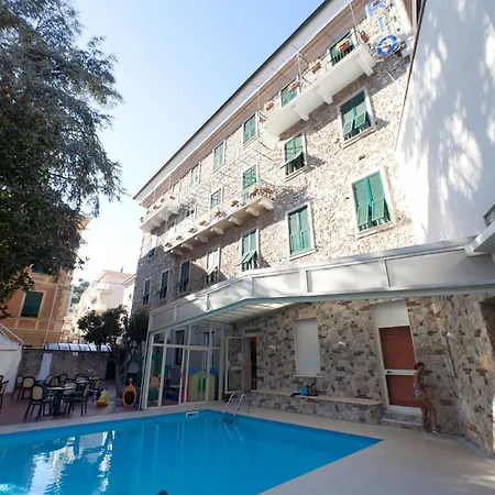 Rio 3 Stelle Superior -finale Ligure 3*