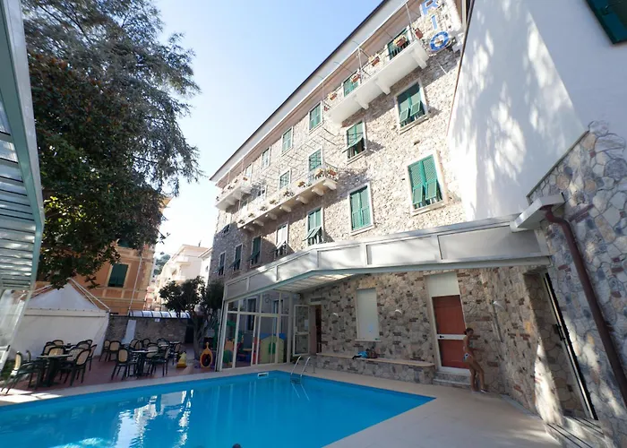 Rio 3 Stelle Superior -finale Ligure 3*